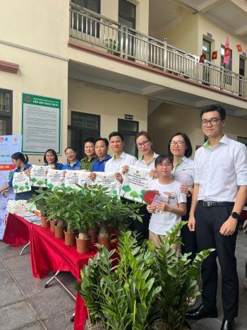 Các cơ sở Đoàn - Hội - Đội trên địa bàn quận tích cực trồng cây xanh hưởng ứng chiến dịch TNTN hè năm 2024, thực hiện chương trình "Vì một Việt Nam xanh" 2024