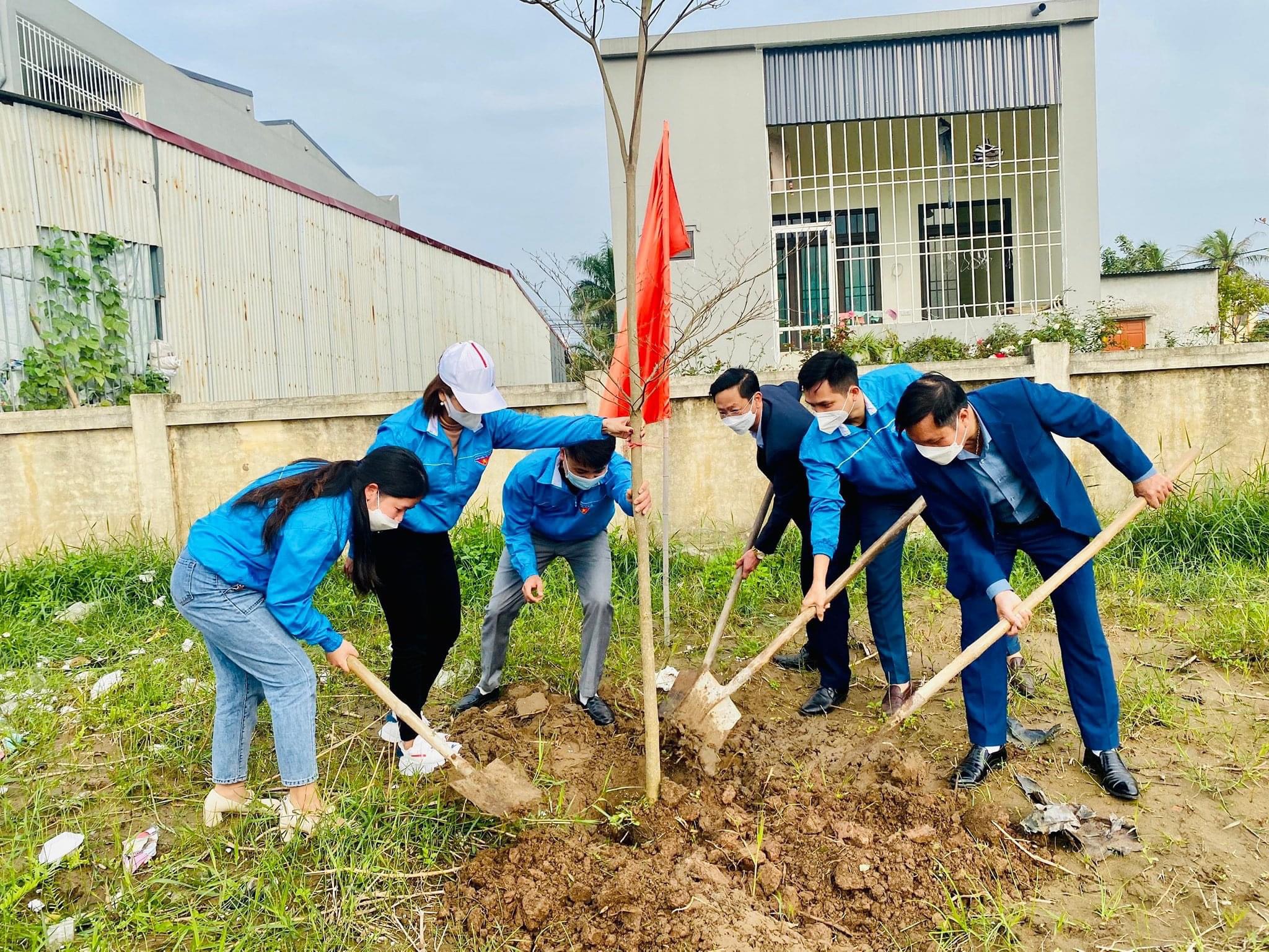 Đoàn thanh niên huyện tổ chức trồng cây nhân kỷ niệm 92 năm Ngày thành lập đoàn