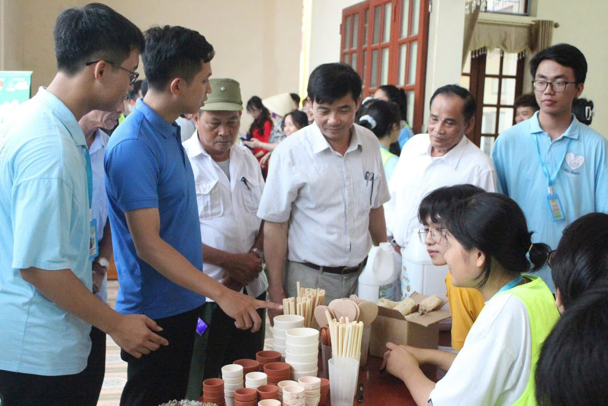 NGÀY HỘI "ĐỔI RÁC LẤY QUÀ 2024" HƯỞNG ỨNG CHƯƠNG TRÌNH VÌ MỘT VIỆT NAM XANH XÃ CỘNG HIỀN